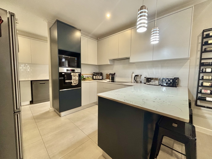 3 Bedroom Property for Sale in Sandown Western Cape